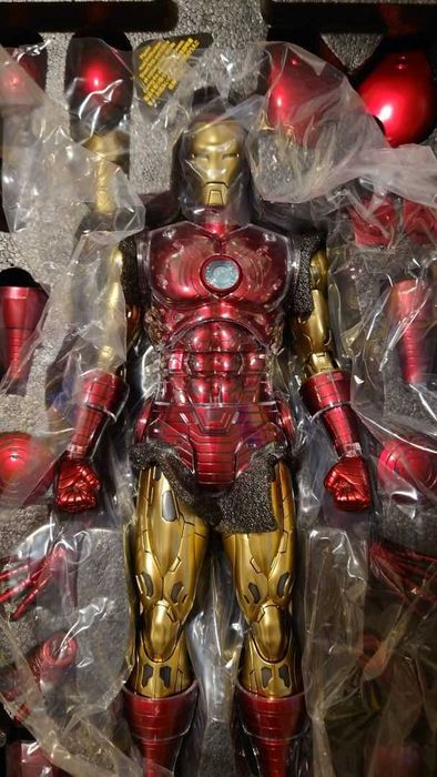 Figura Hot Toys Marvel Comics Iron Man Deluxe Version