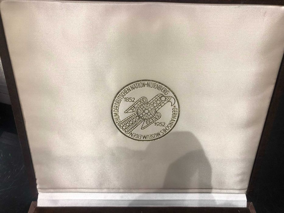 Material Apoio - Estojo veludo 30 Moedas em cápsulas parte fora Napa