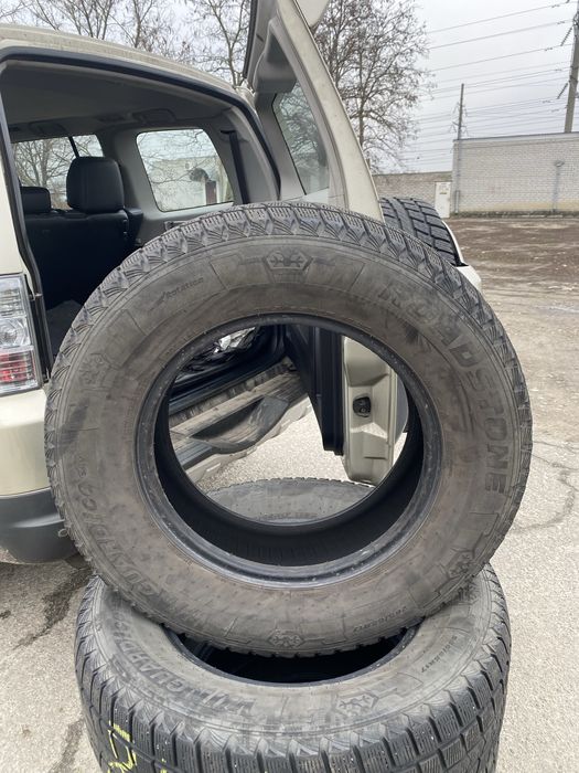 Продам зимову резину 265/65/17