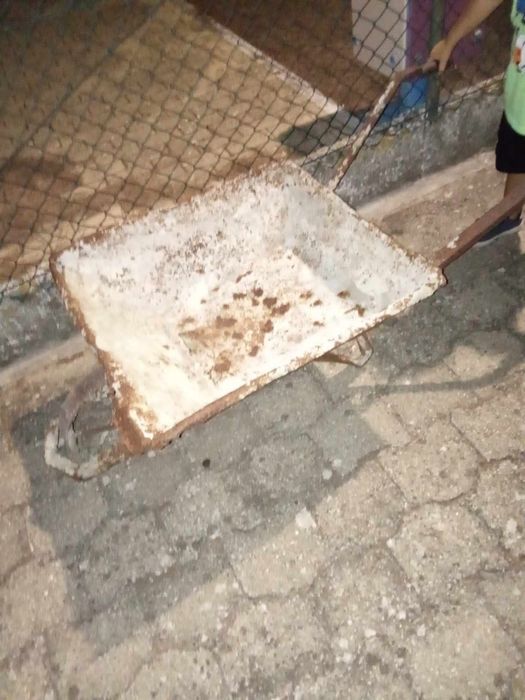 Carrinho de mão antigo