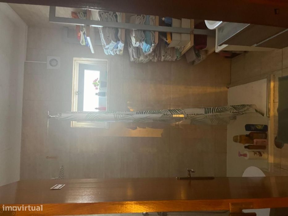 Quarto - localizado em Benfica Lisbon