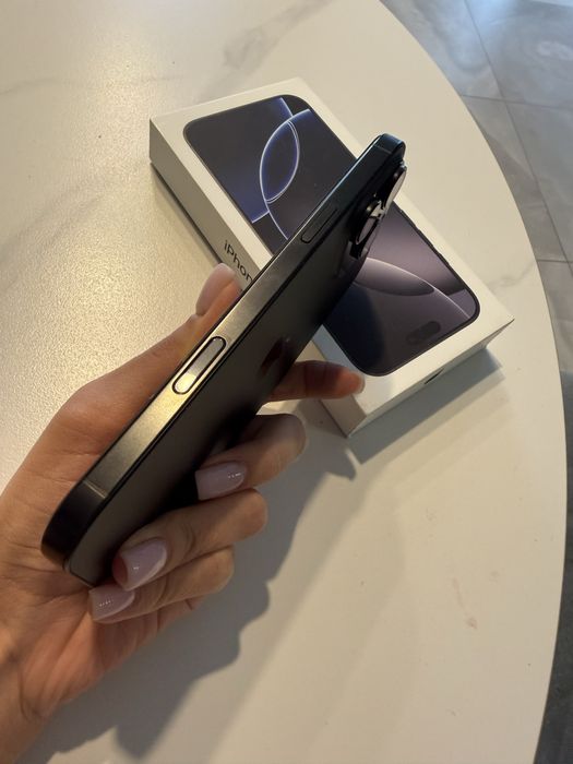 Продам свій ще на гарантії iPhone 16 Pro Max 256gb