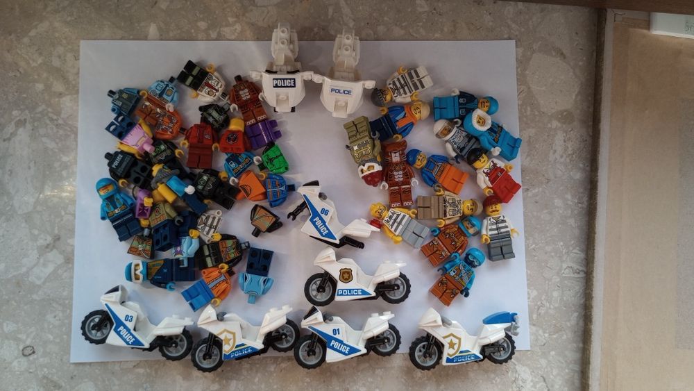 Mix figurek Lego + motory policyjne Lego