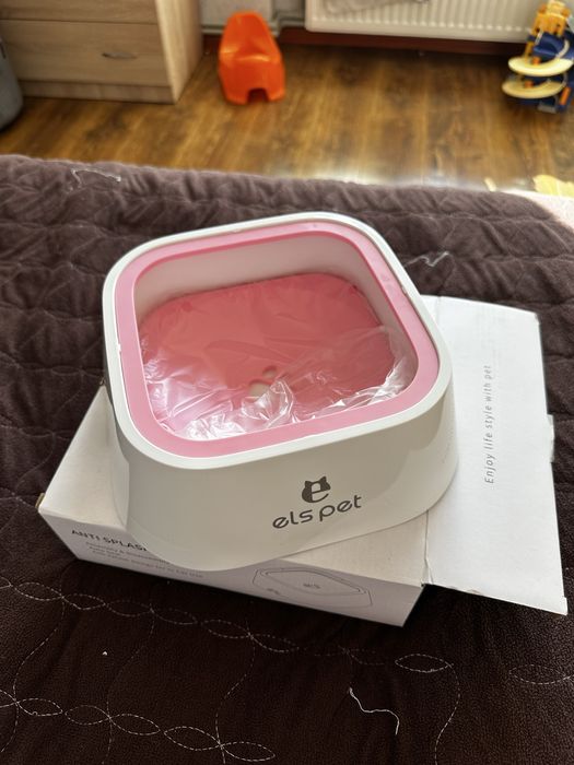 Плаваюча чаша для води