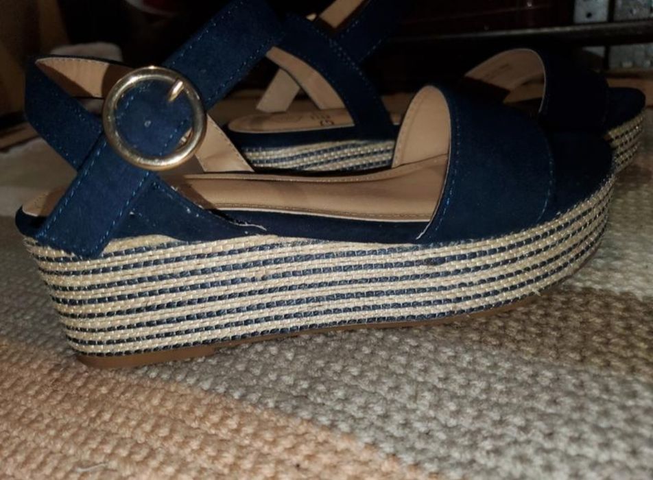 Продам босоніжки жіночі