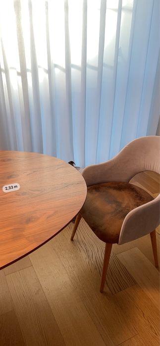 Mesa de Jantar formato ovalado