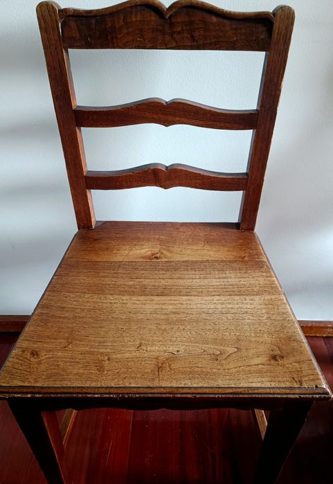 3 Cadeiras Rústicas de Madeira