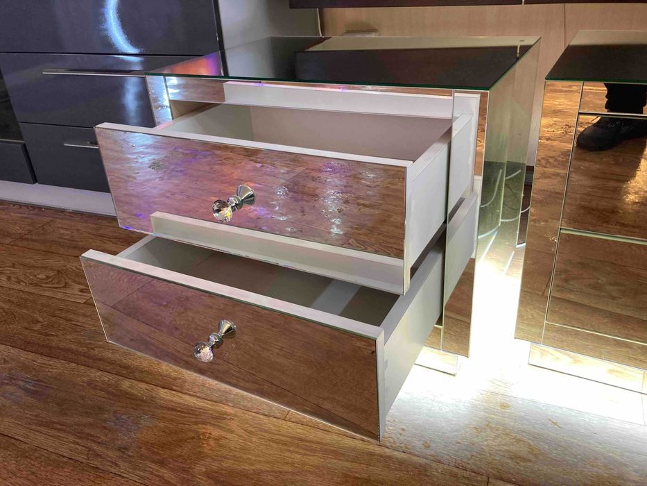 Тумбочка зеркальная с подсветкой