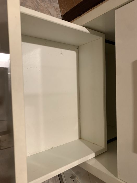 Szafka łazienkowa ubikacja WC reczniki kosmetyki