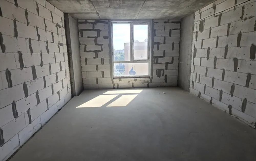 Продаж 2к квартири 69 кв. м на вул. Білогірська