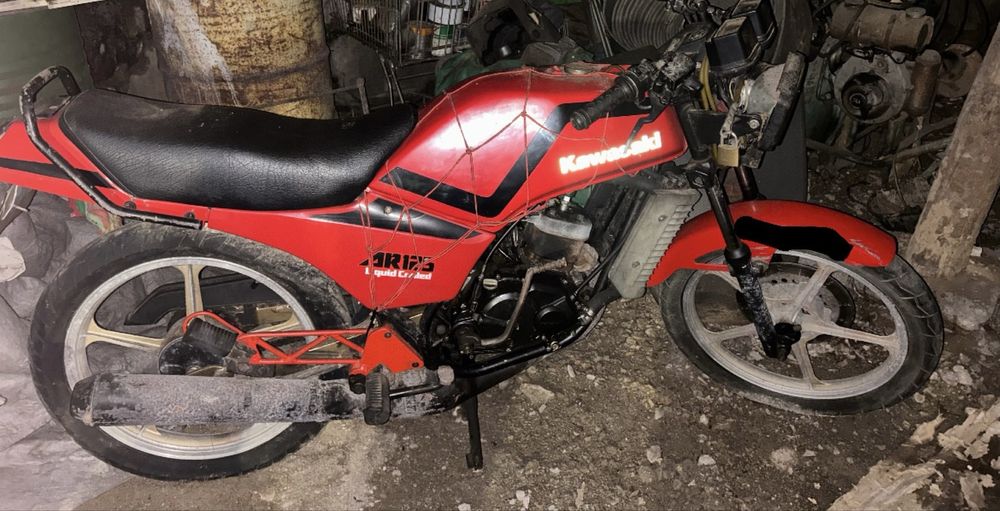 Moto Kawazaki AR125