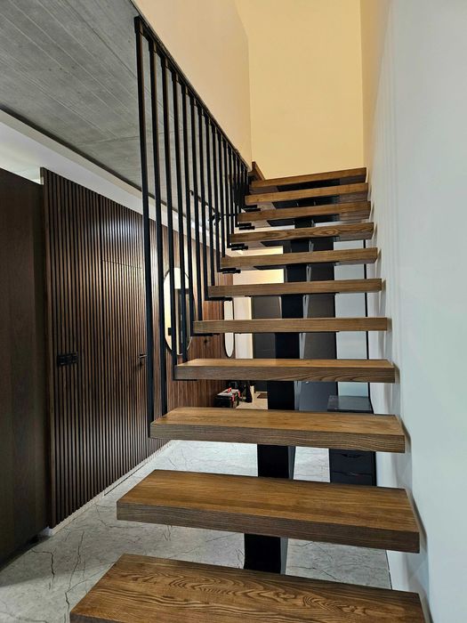 nowoczesne schody metalowe, schody na konstrukcji stalowej