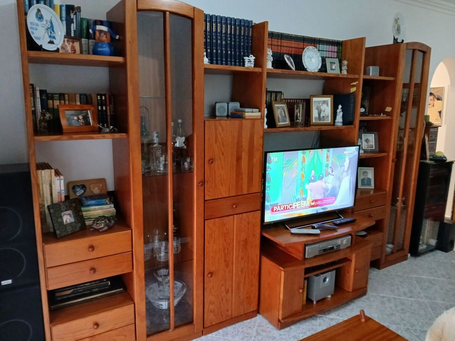 Móvel de sala, mesa de centro e móvel cd's