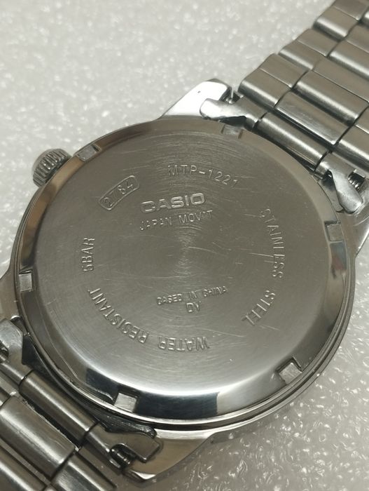 Продам наручные часы.