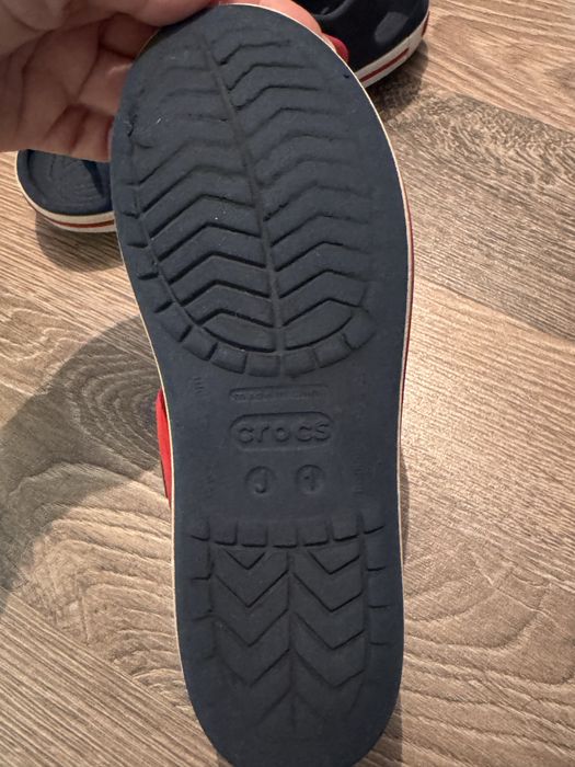 Оригінальні сандалі crocs