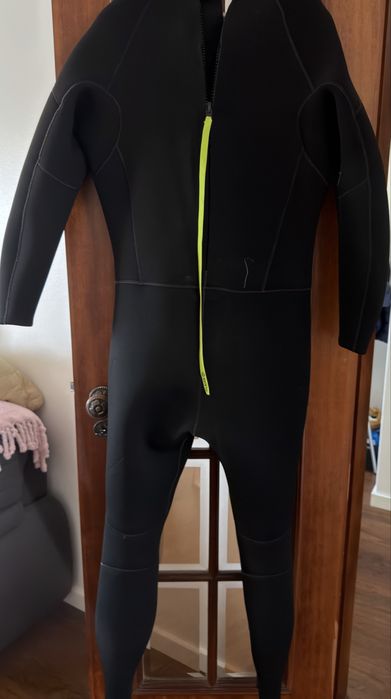 Fato  de surf novo