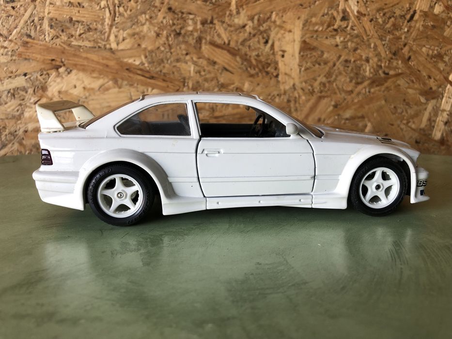 Колекційна модель BMW M3 E36 GTR Warsteiner 1:24 Bburago