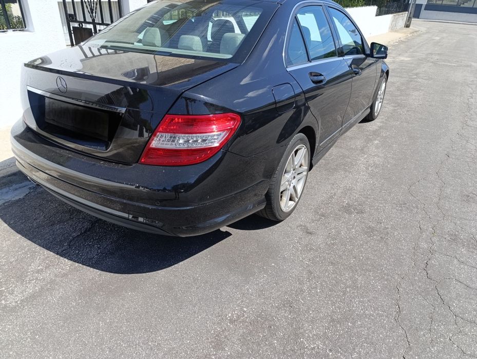 Mercedes-Benz C220 CDI W204 (2009) – Pack AMG Original – Estofos em Pele Branca