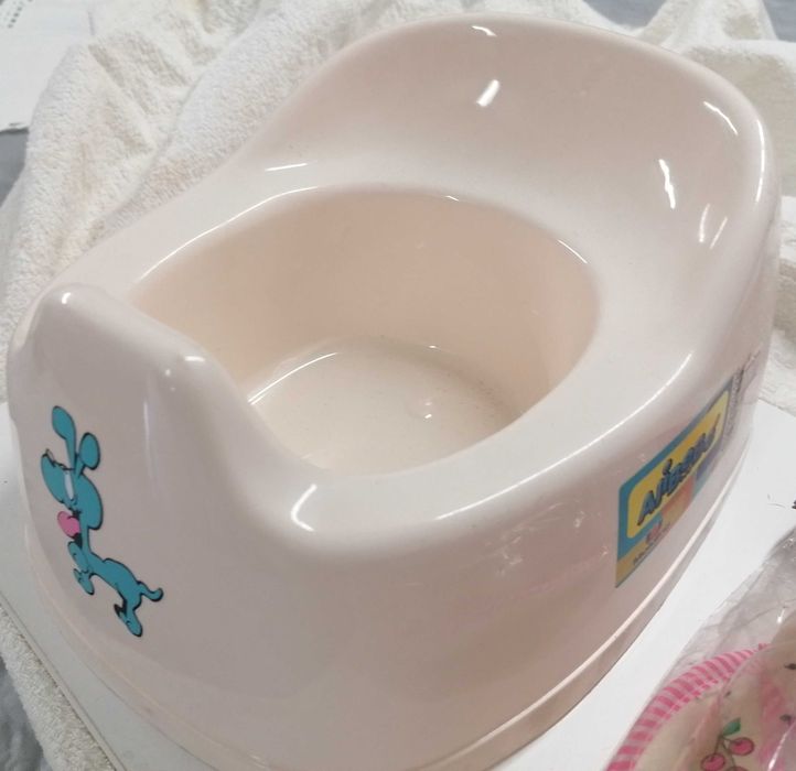 Potty and baby bottles, new, lot for €564752112258177123