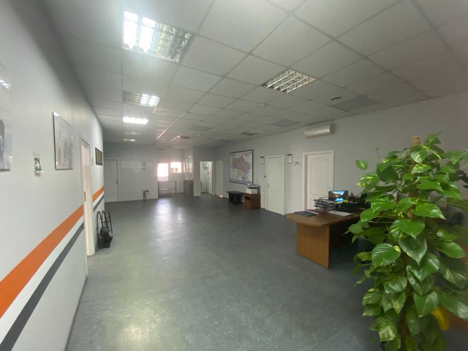 ОРЕНДА фасадного нежитлового приміщення вільного призначення до 100м.