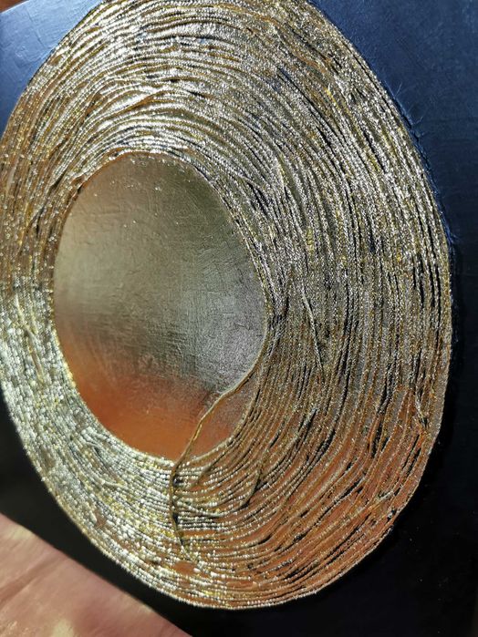 Сучасна картина  на холсті 40×40 см Точка відліку Золоте коло