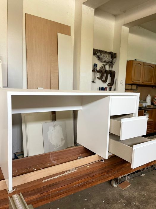 Faço trabalhos de carpintaria marcenaria  restauros