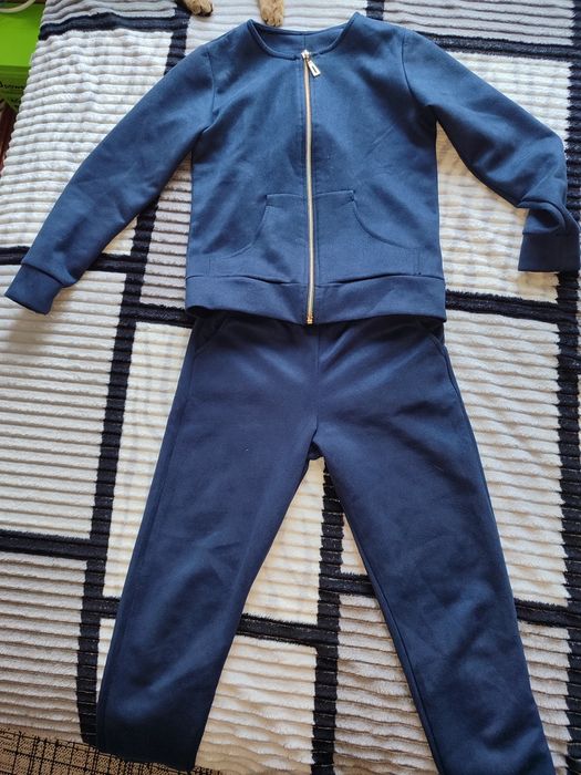 Продам костюм на дівчинку