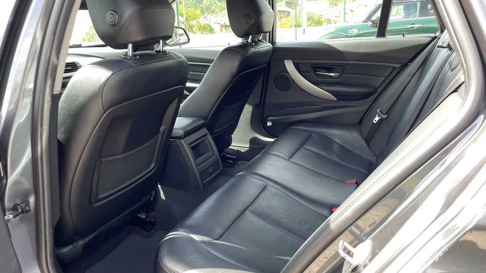BMW 318d Touring Advantage IVA DEDUTÍVEL