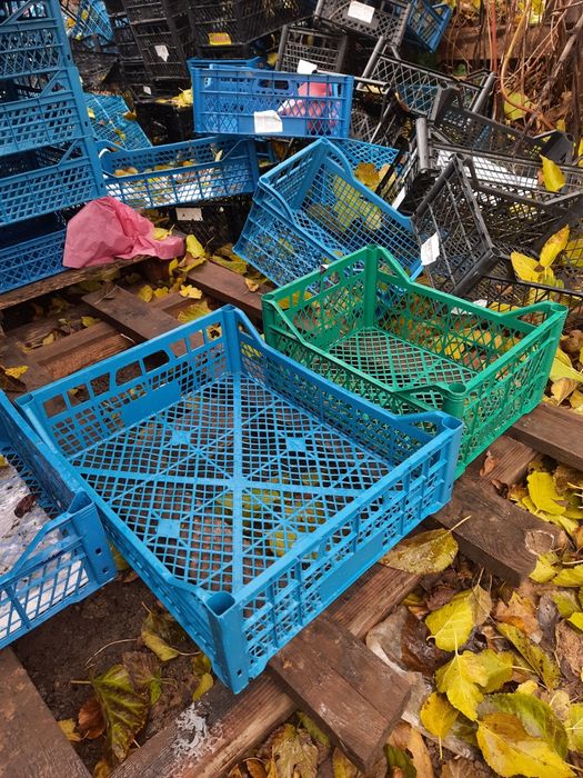 Ящики бананові та пластикові