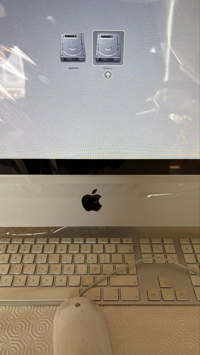 Apple iMac 21.5 inch LED 16:9 widescreen computer