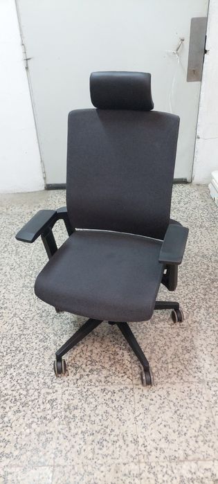 Cadeiras rodadas costa alta e apoio de cabeça