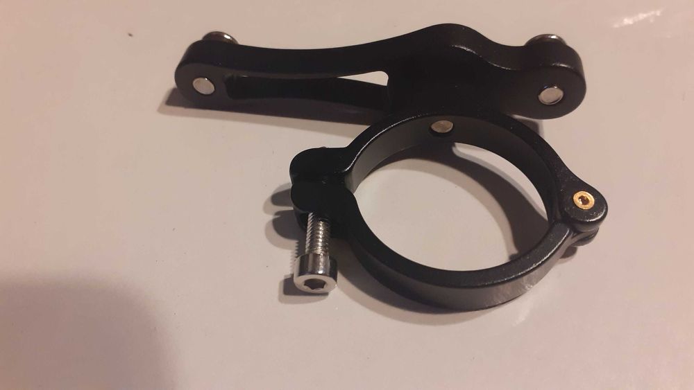 Adapter mocowania koszyka na bidon  do sztycy / kierownicy