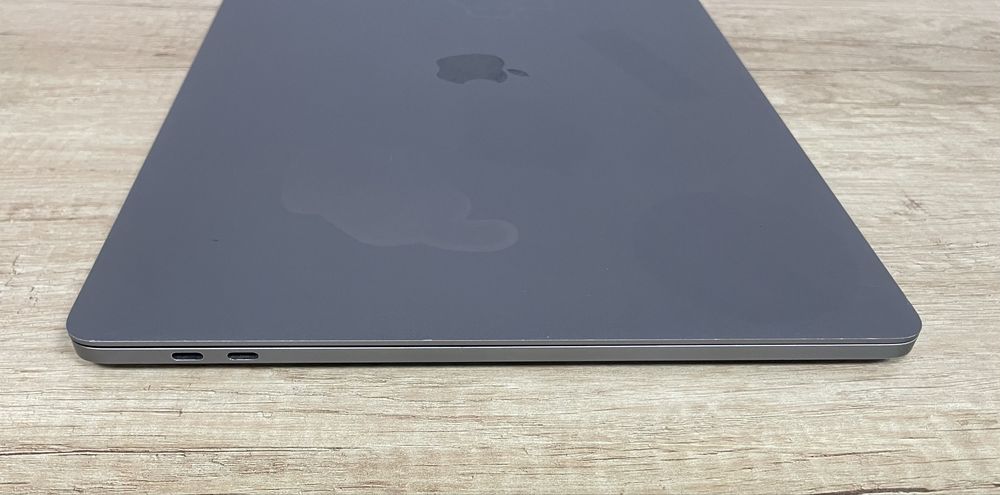 MacBook 15 Pro A1990 i7 SSD 256 озп 16