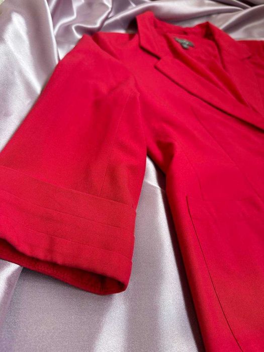 Яскравий рожевий піджак