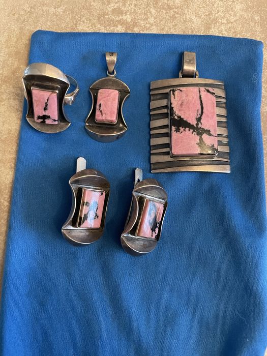 Серебрянный набор /два кулона/серьги ,кольцо