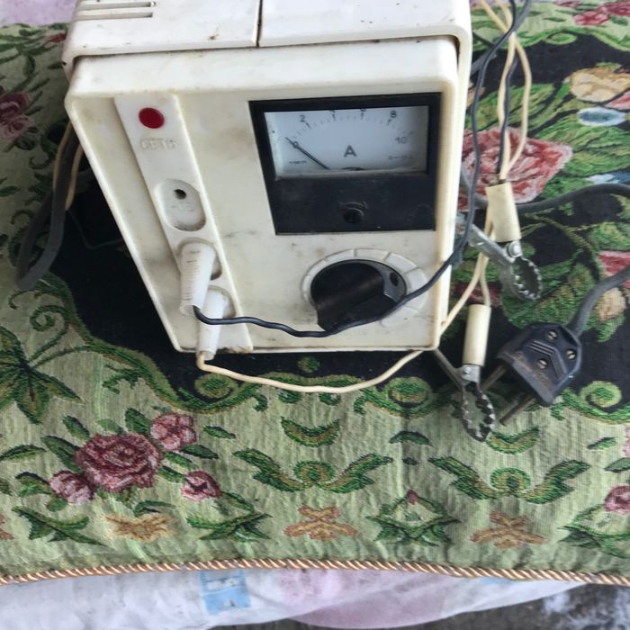 зарядний пристрой