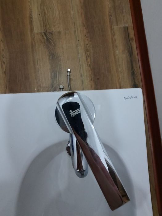 Bidé marca Valadares c/ torneira Teka