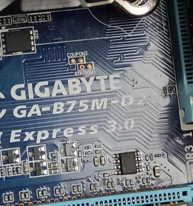 Материнська плата GA-B75M-D2V  LGA1155 з памятю 8гб