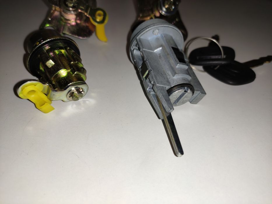 Комплект личинок замков Toyota Corolla E11, набор с ключами Корола Е11