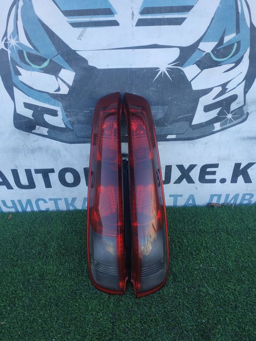 Задні стопи Nissan Xtreil