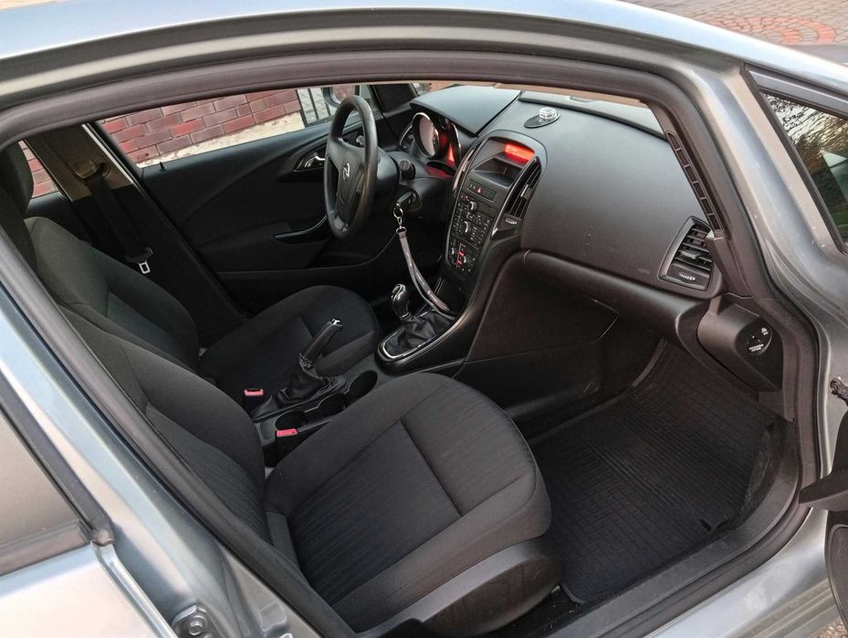 Opel Astra 1.4 Ecotec  benzyna 100 KM Polecam