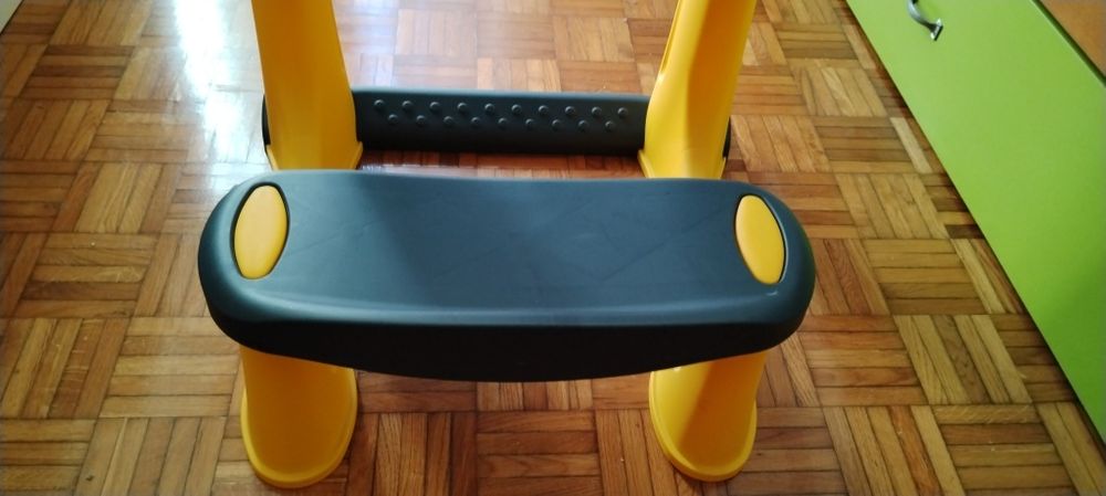 Vendo secretária Minions