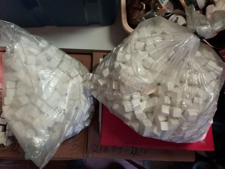 Dados brancos novos em PVC rixo