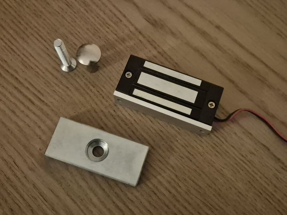 Porta Trinco eléctrico magnético