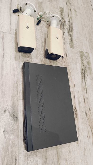 Rejestrator HIkVision oraz 2 x  IP kamera HikVision LPR