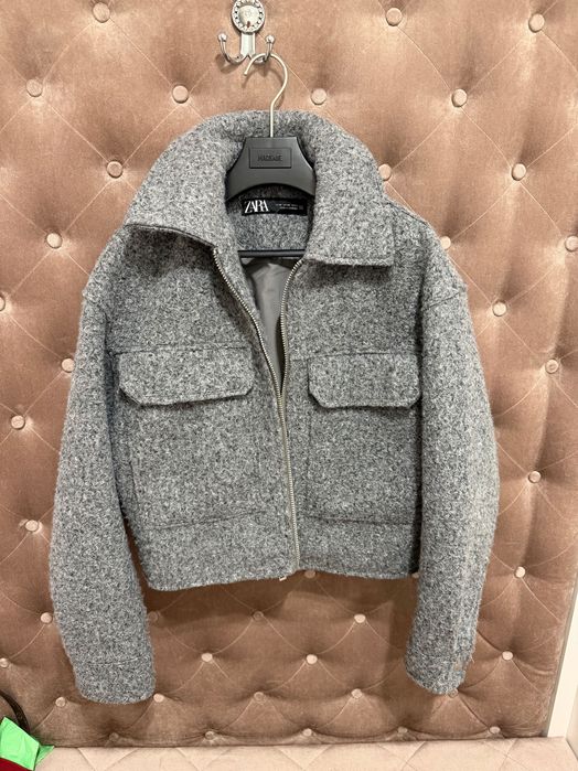 Укорочена куртка з букле Zara бомбер