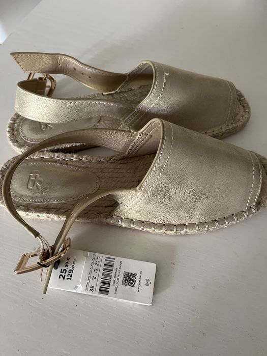 Sandalias Parfois em dourado novas
