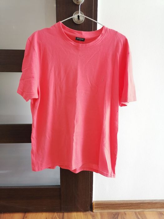T-shirt z logo, rozmiar L
Wykonany został z wysokiej jakości bawełny