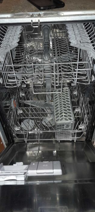 Посудомийна машинка ELECTROLUX