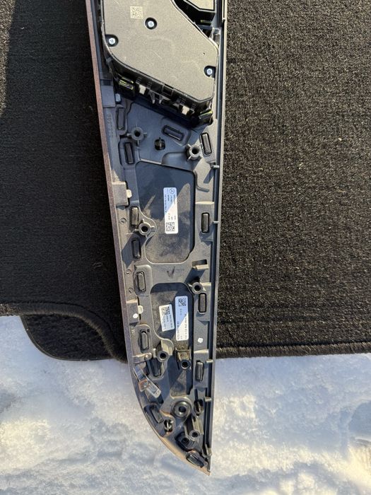 Регуліровка  (кнопки) сідушки водія Mercedes EQC